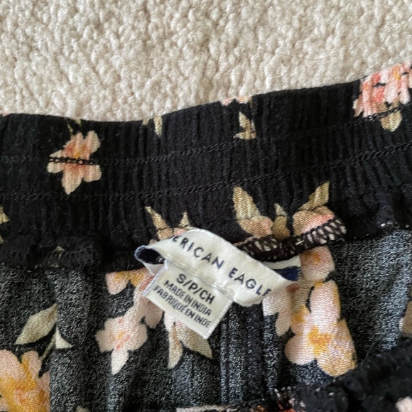 American Eagle floral ruffle shorts - Picture 2 of 4